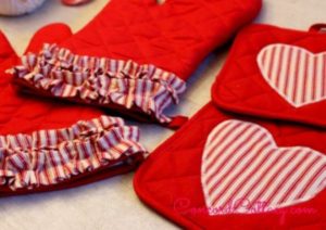 Dollar Store Oven Mitts and Potholder Makeover