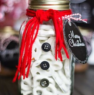 Snowman Pretzel DIY Christmas Gift in a Jar