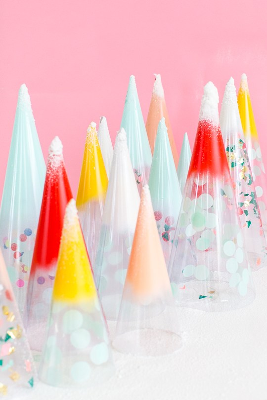 DIY clear christmas tree cone idea 540 7