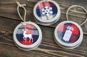 mason-jar-lid-ornament-5-700x465