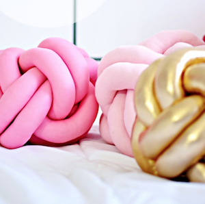 DIY Knot Pillow tutorial 