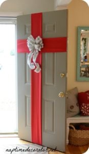 Cheap and Easy Front Door Gift Wrapped for the Holidays
