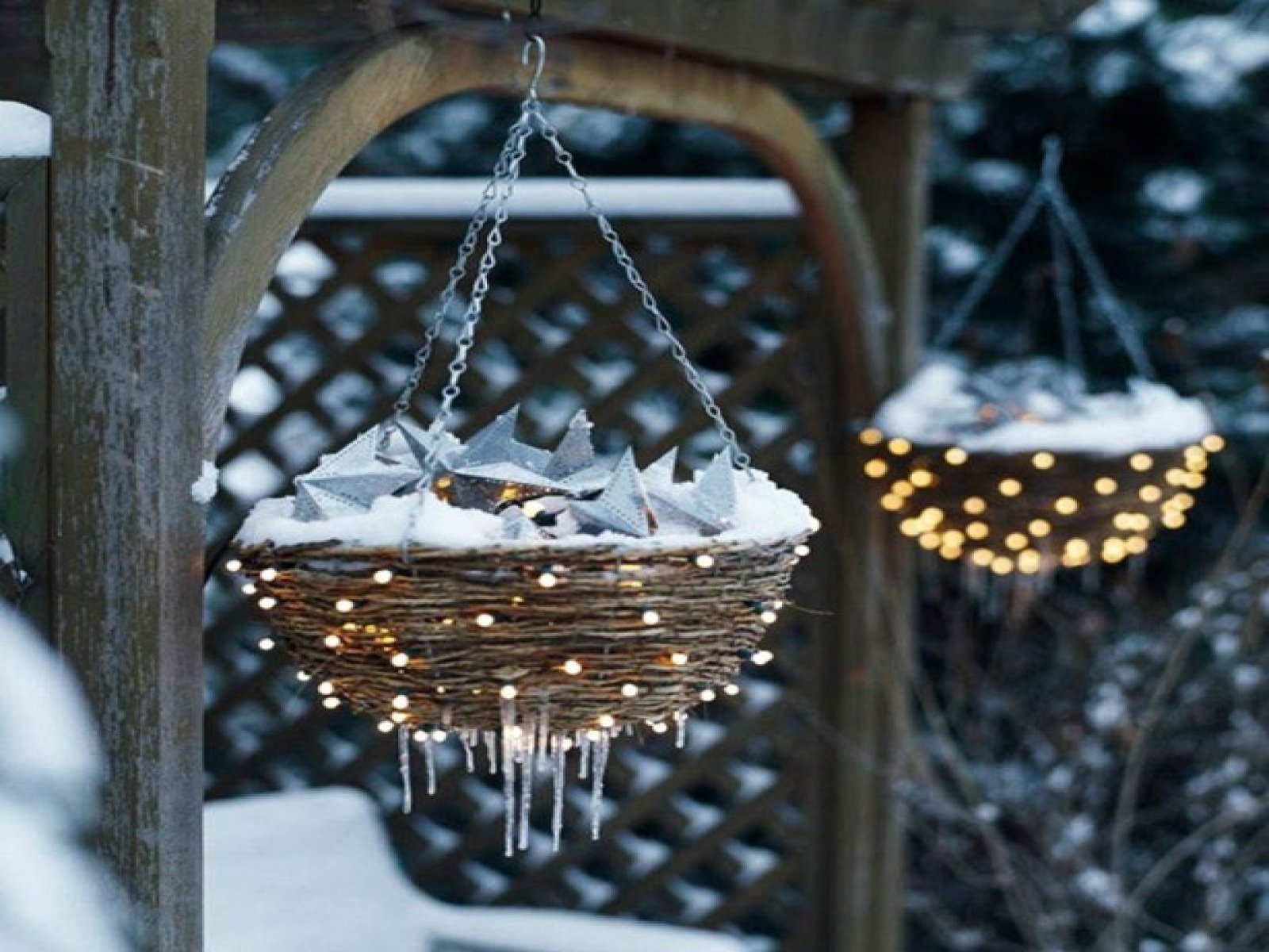 50 Cheap & Easy DIY Outdoor Christmas Decorations - Prudent Penny Pincher