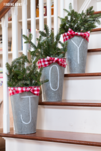 10 Minute outdoor Christmas Buckets for stairs