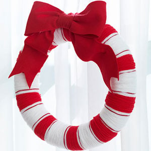 red and white yarn DIY Christmas Wreath decoration 