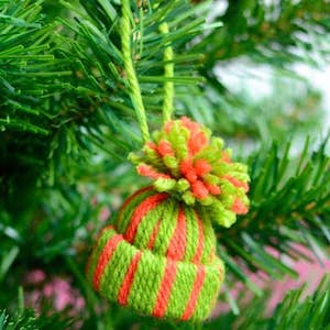 DIY Mini Yarn Hats Ornaments