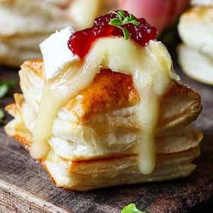 Cranberry Brie Bites Christmas appetizer