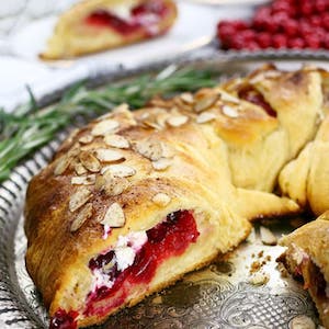 Cranberry Goat Cheese Crescent Wreath Christmas appetizer