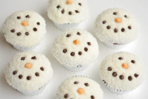 Easy Snowmen Cupcakes