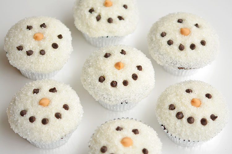 Easy Snowmen Cupcakes