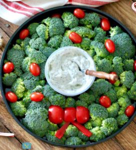 Healthy Christmas Veggie Wreath