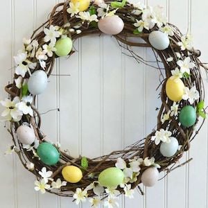 Rustic Easter egg wreath door decor idea
