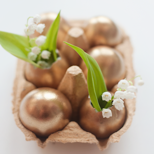 Golden Eggshells in a cartoon with baby's breath easter table decoration