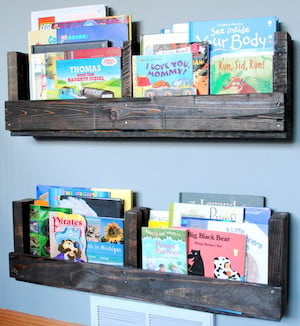 DIY Pallet Floating Bookshelf