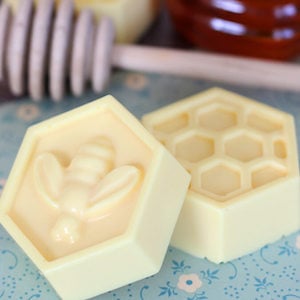 10 minute DIY milk & honey soap