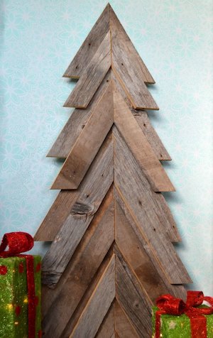 Árbol de Navidad de palets de madera rústicos