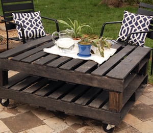 DIY Outdoor Pallet Table