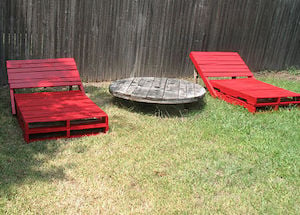 Backyard wood pallet Lounger 