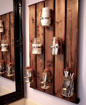 Mason Jar Pallet Organizer project