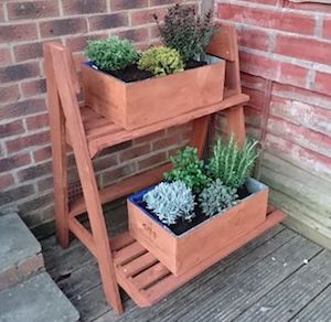 Staggered Pallet Planter wood project