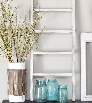 DIY Mini Wooden Ladder Farmhouse Decor Idea