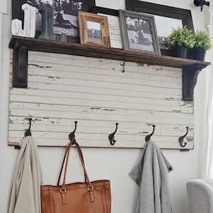 DIY Farmhouse Entryway Coat Rack