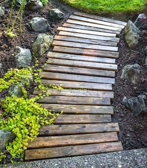 Pallet Wood Walkway DIY backyard idea