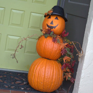 hombre de calabaza de otoño al aire libre para la decoración del porche