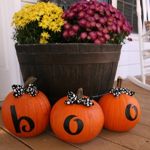 Boo Letter Pumpkins and Mums 