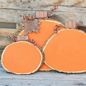 Painted Wood Slice Pumpkins fall porch decor idea