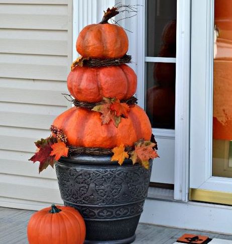 outdoor pumpkin topiary 