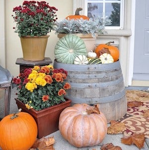 Farmhouse Fall Door Decor with mums and pumpkins