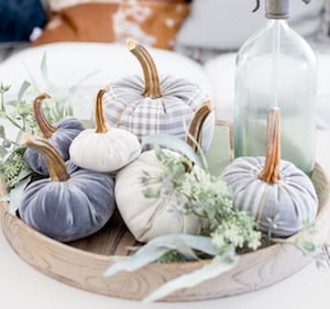 Decoración de mesa de calabazas de tela de granja