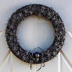 45 Easy DIY Halloween Wreaths That You Can Make In Minutes