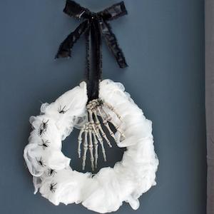 45 Easy DIY Halloween Wreaths That You Can Make In Minutes