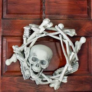 45 Easy DIY Halloween Wreaths That You Can Make In Minutes