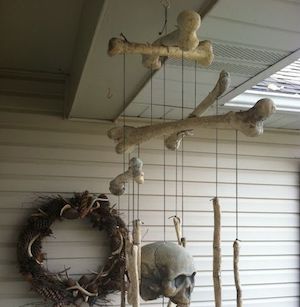 50 Cheap and Easy Outdoor Halloween Decor DIY Ideas - Prudent Penny Pincher