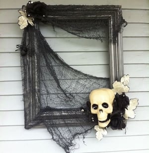 45 Easy DIY Halloween Wreaths That You Can Make In Minutes