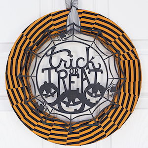 Easy Trick or Treat Wreath