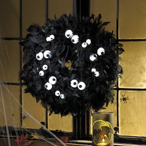 45 Easy DIY Halloween Wreaths That You Can Make In Minutes