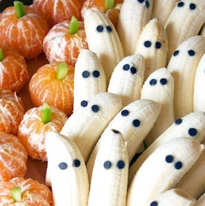 Tangerine Pumpkins & Banana Ghosts Halloween party food idea for kids