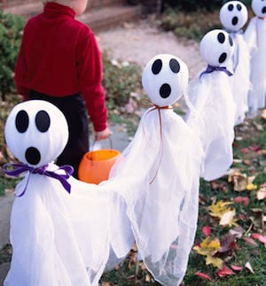 Dollar Tree Friendly Ghosts yard stakes for halloween