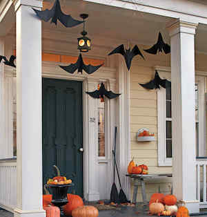 Hanging Bats DIY outdoor halloween decorations