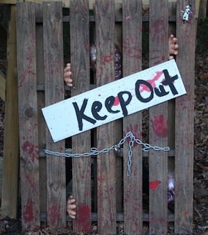 Zombie Pallet Gate Halloween Yard Decoration