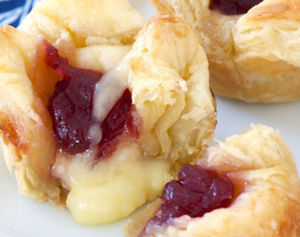 3-Ingredient Cranberry Brie Bites