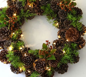 Easy One Hour Pinecone Wreath