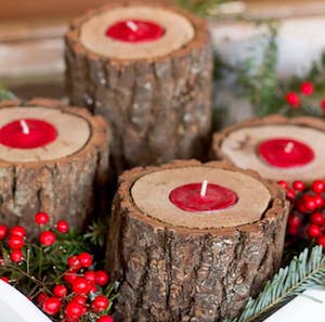 candelabros rústicos de madera para mesa navideña