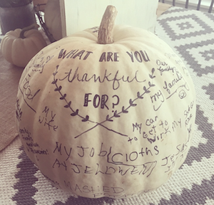 Thankful Pumpkin DIY thanksgiving table decoration