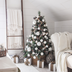 Simple Farmhouse Christmas Tree decor