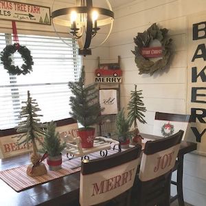 Farmhouse Christmas Dining Room